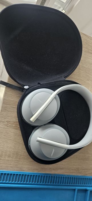 Bose Noise Cancelling 700