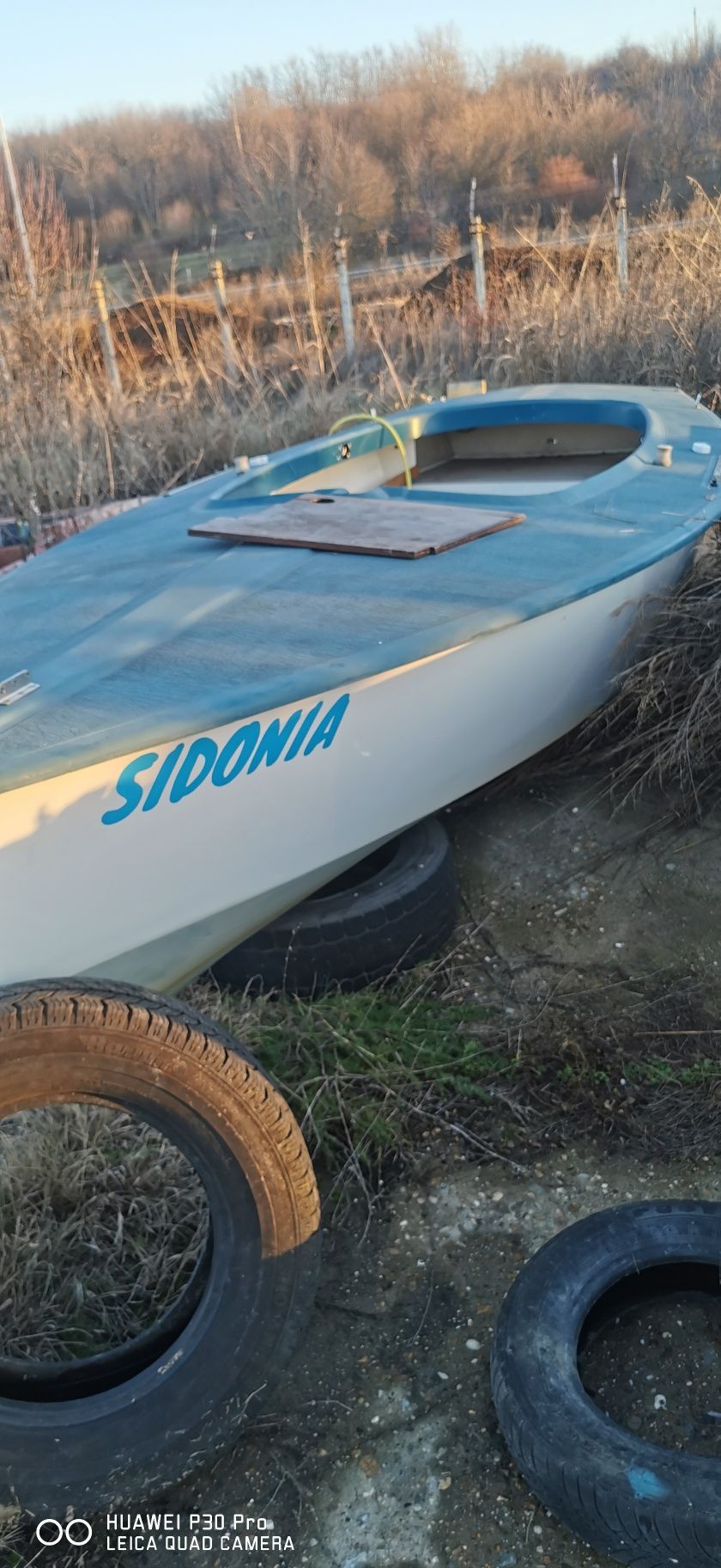 Лодка ветроходна моторна