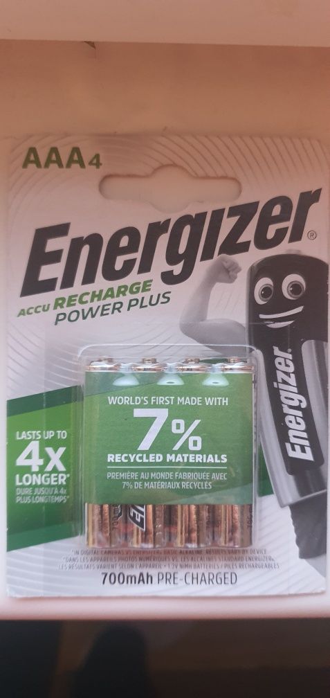 Acumulatori Energizer AA  2000 mA..Energizer AAA 700mA si Varta AAA 80