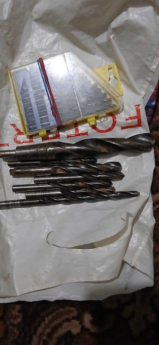 Set burghie pentru mașină de găurit