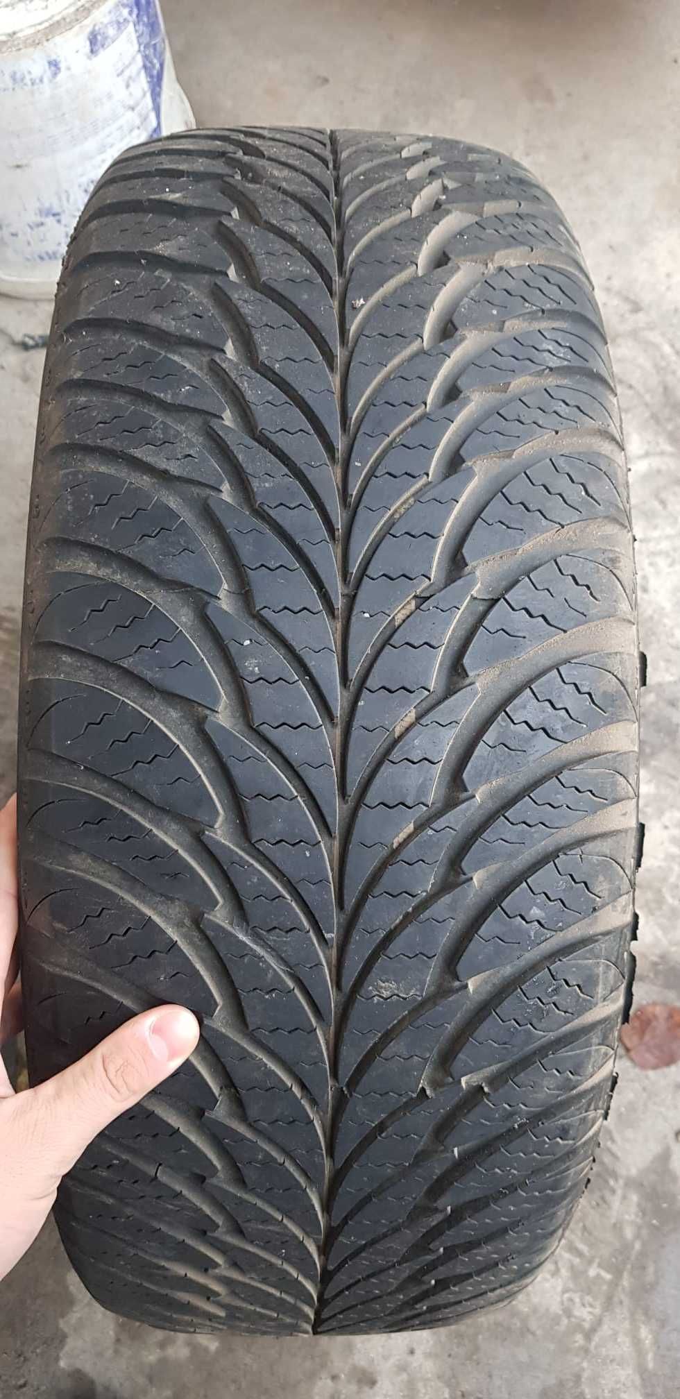 Anvelope Iarna Goodyear 235/60/R16 SH rulate foarte putin