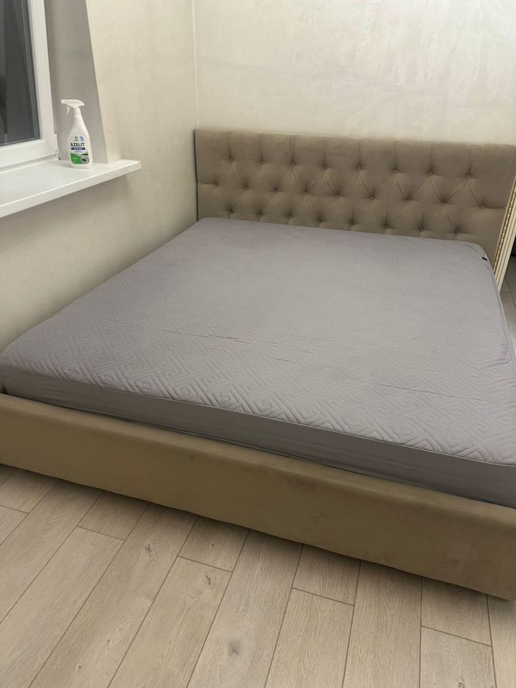 Продам двухспальную кровать в отличном состоянии,
