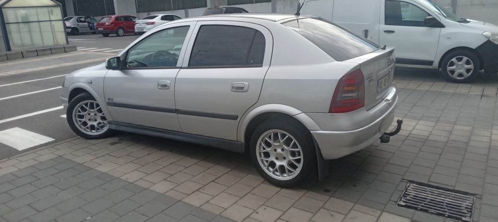 Opel Astra,motor 1600 benzina,an 2004