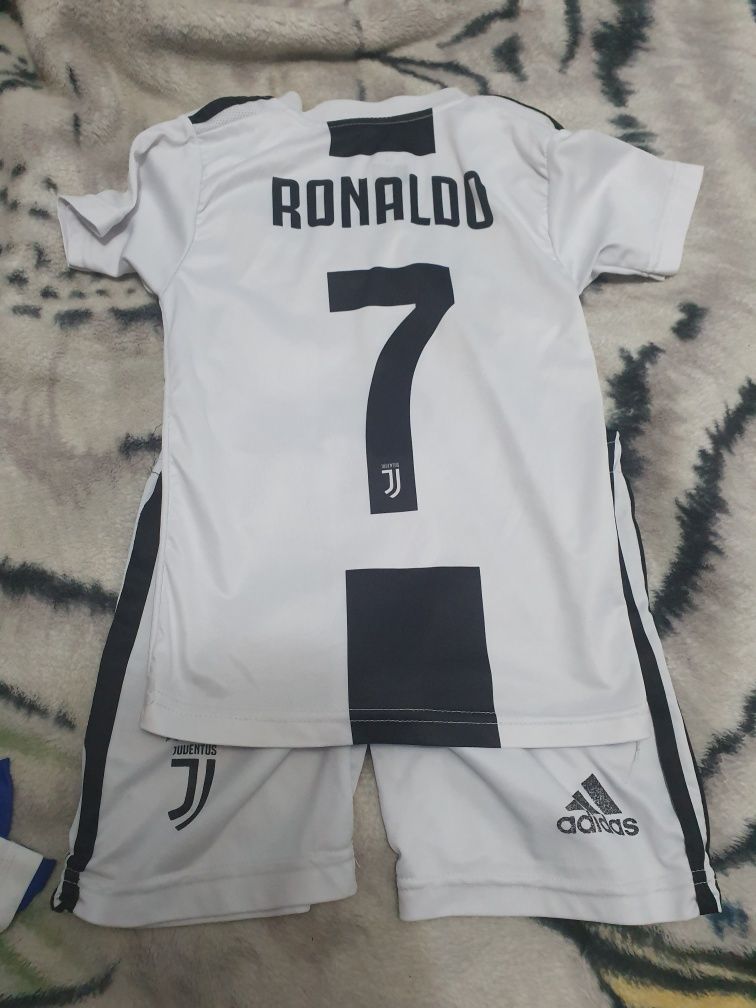 Tricou si short juventus CRISTIANO RONALDO 7 ORIGINAL MARIME 104 5 6y