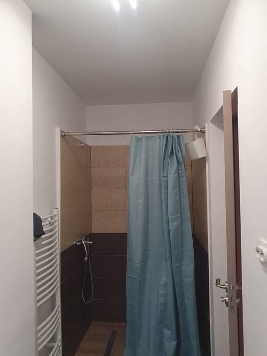 Închiriez apartament