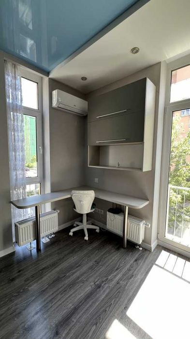 Дава се под наем Тристаен апартамент в София, Център - 90 кв.м за 561 € - Снимка #1