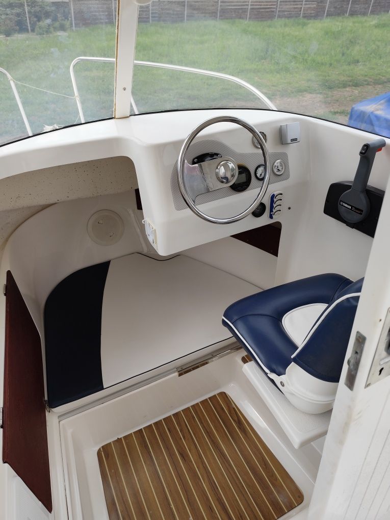 PilotHouse Quick Silver 5/2.35m Motor ca NOU SELVA/YAMAHA 40/60 cp