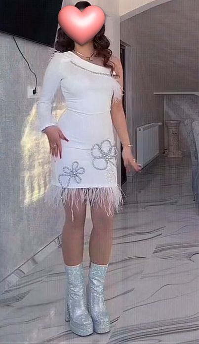 ROCHIA ALBĂ cu model DEOSEBIT și cu puf