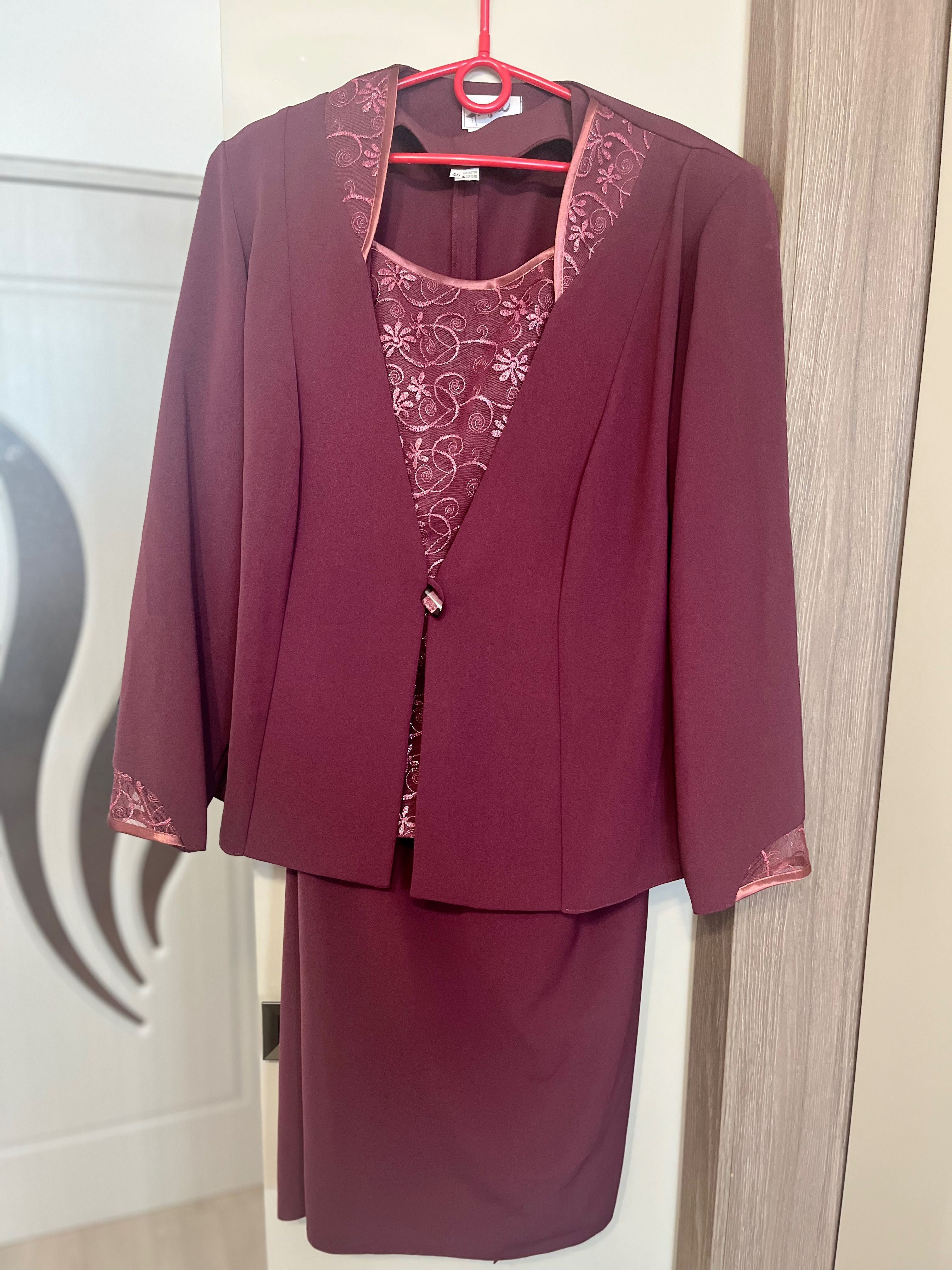 Costum de vanzare
