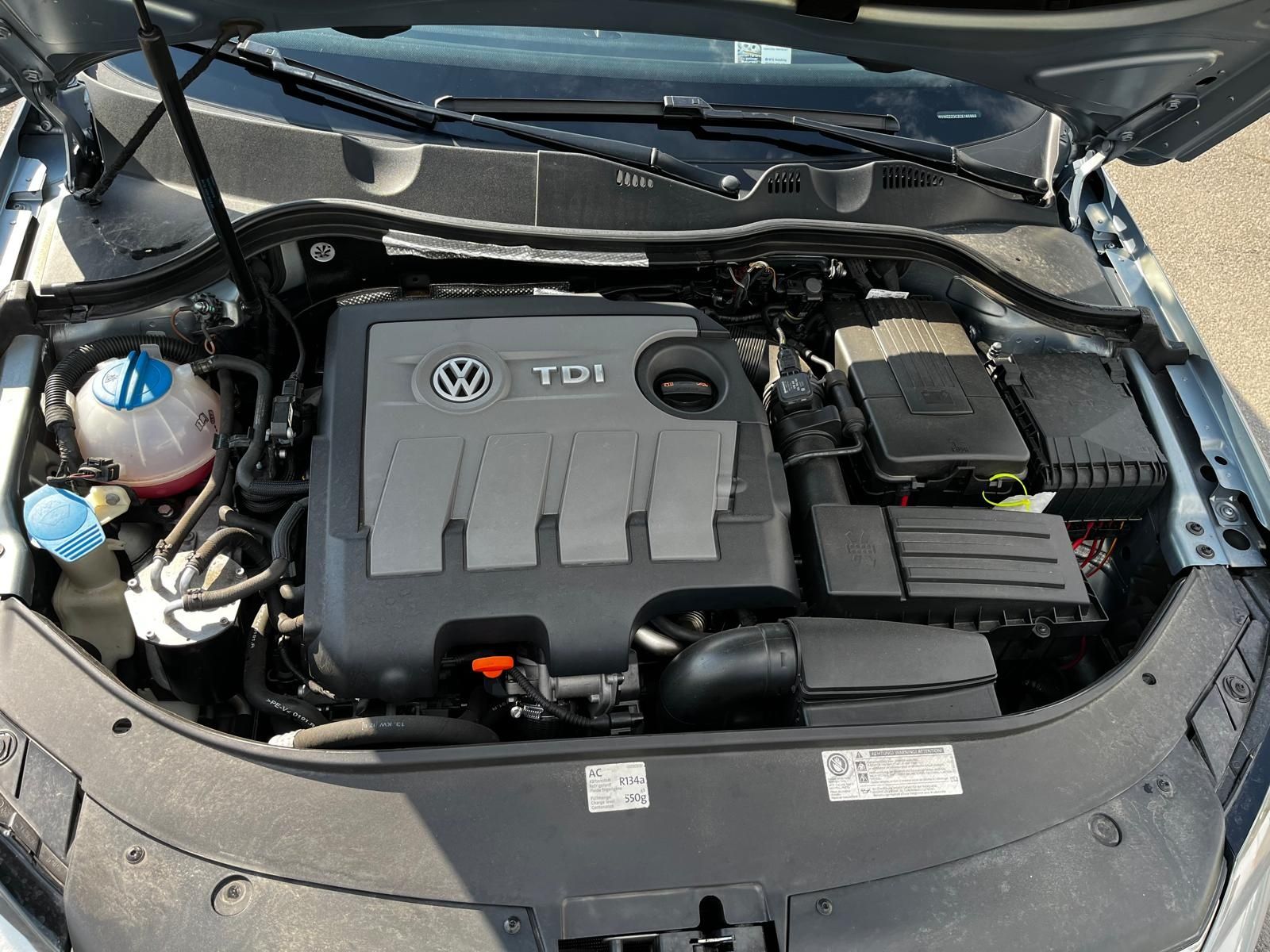 Vând Volkswagen Passat B7