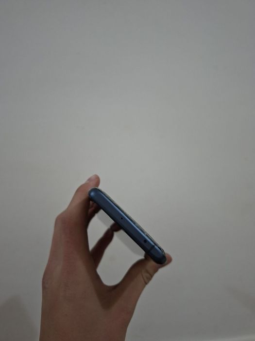 Xiaomi note 10 lite 
Xotirasi 64gb
Rangi tõq kõk
Zaryadchik bor
Ekran