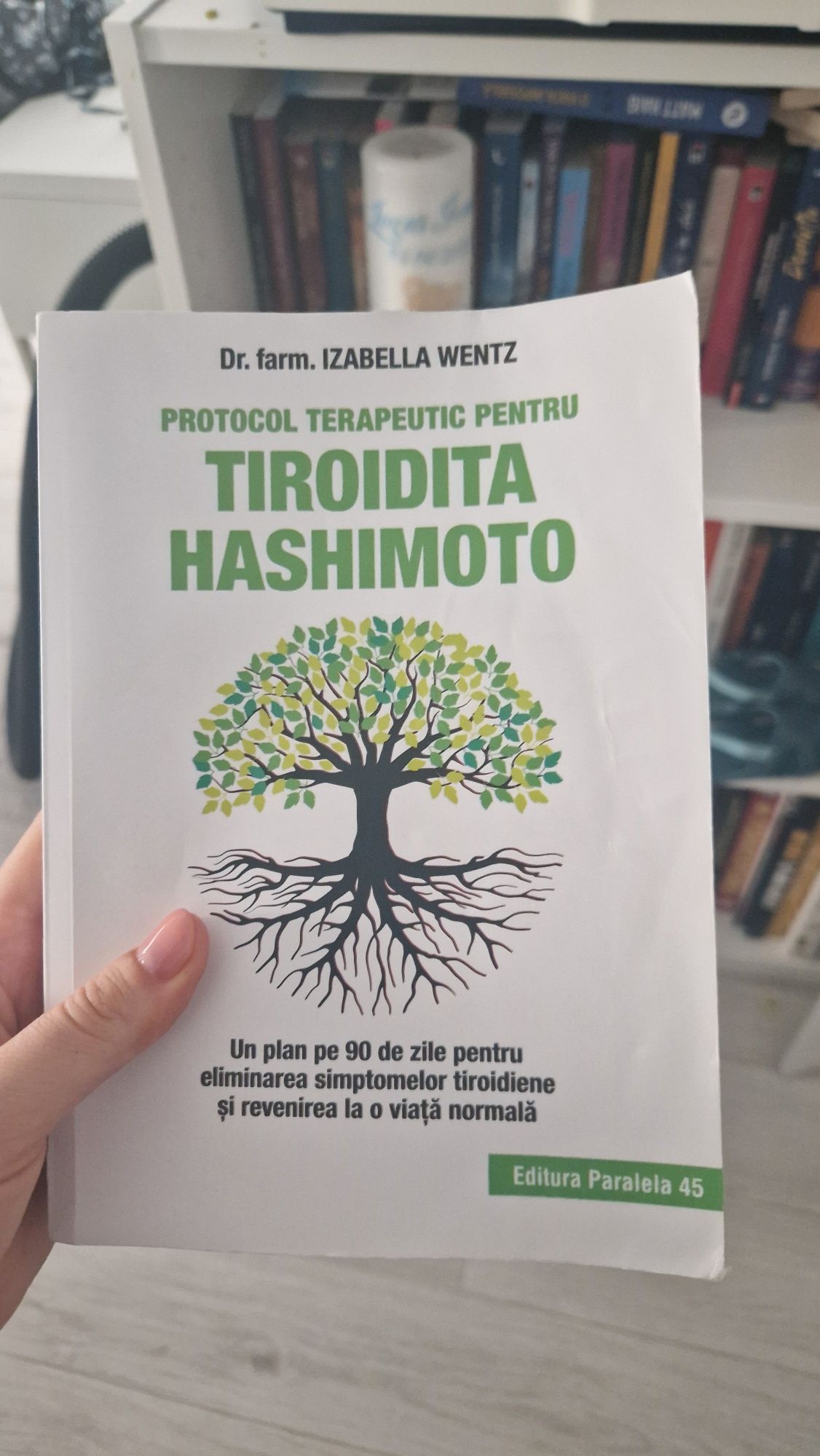 Vand carte "Protocol terapeutic pentru Tiroidita Hashimoto"
