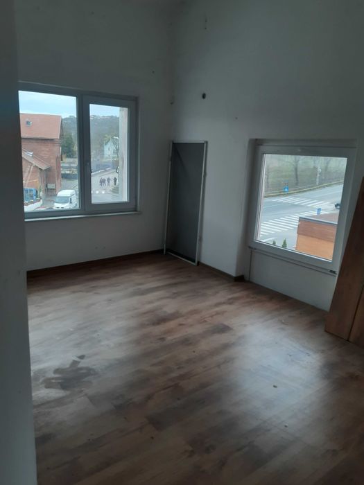 Spatiu in hala zona  Castel