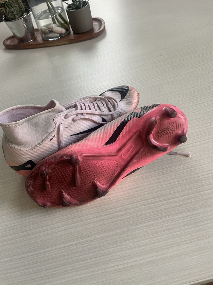 Футболни бутонки NIKE