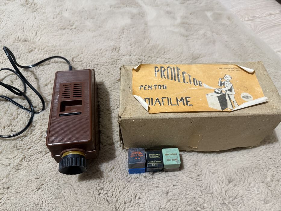 Vând video proiector