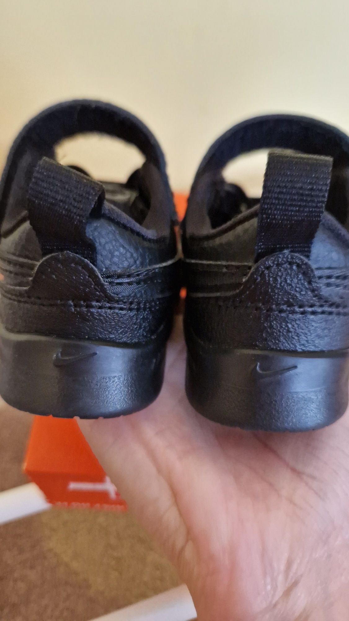 Nike Varsity Leather, NOI, marimea 18.5 cu 9 cm, pentru bebe