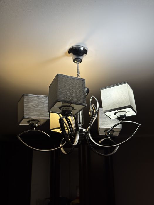 Люстры и настенные бра