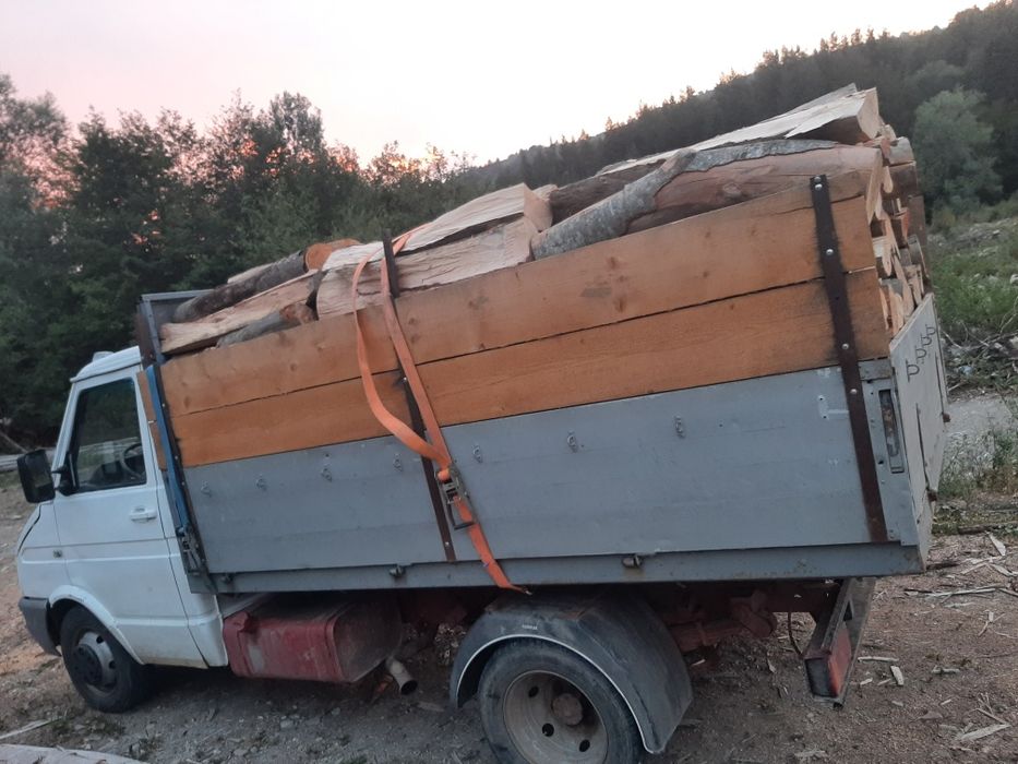 Lemne fag foc,și paleti deșeuri brad,și lemn rotund.