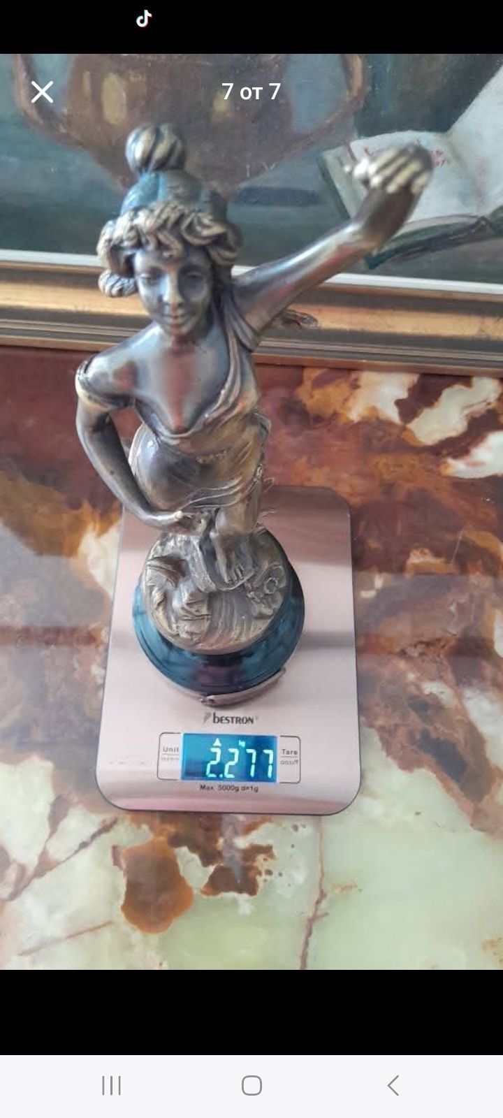 Бронзова статуетка на жена
