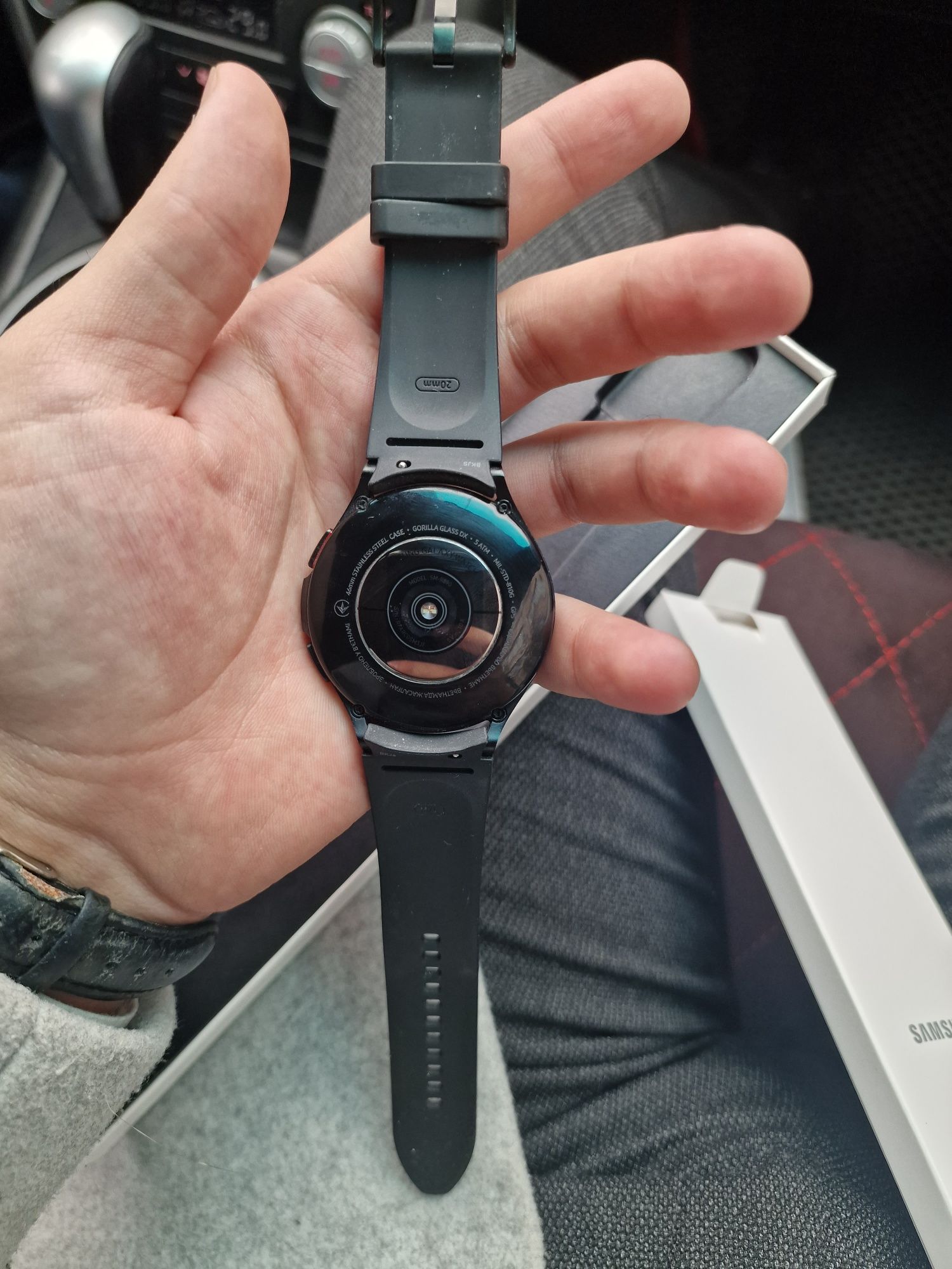 Срочно продам Samsung galaxy watch4 classic