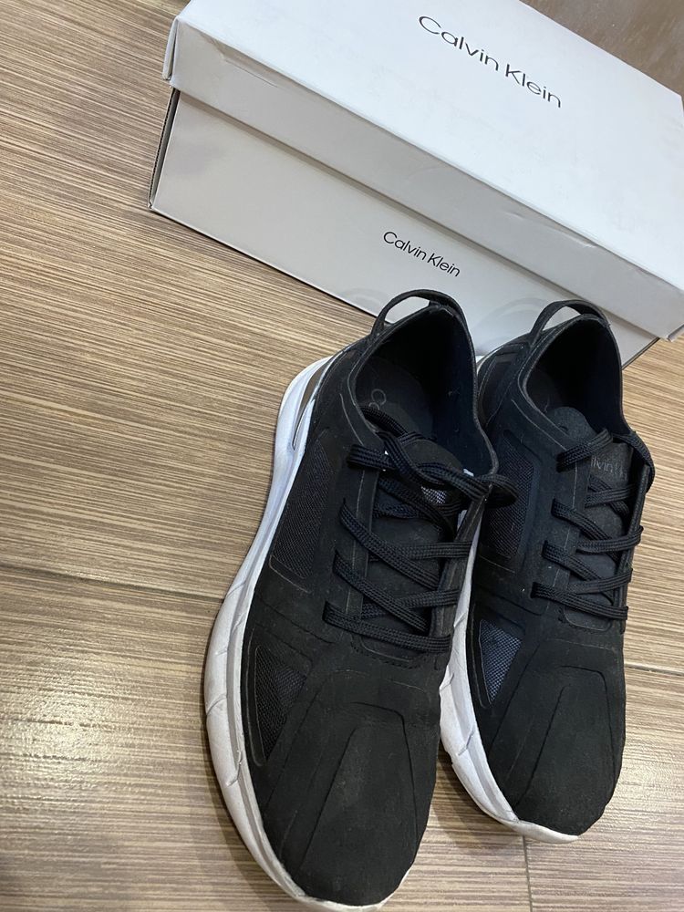 Обувки на Calvin Klein