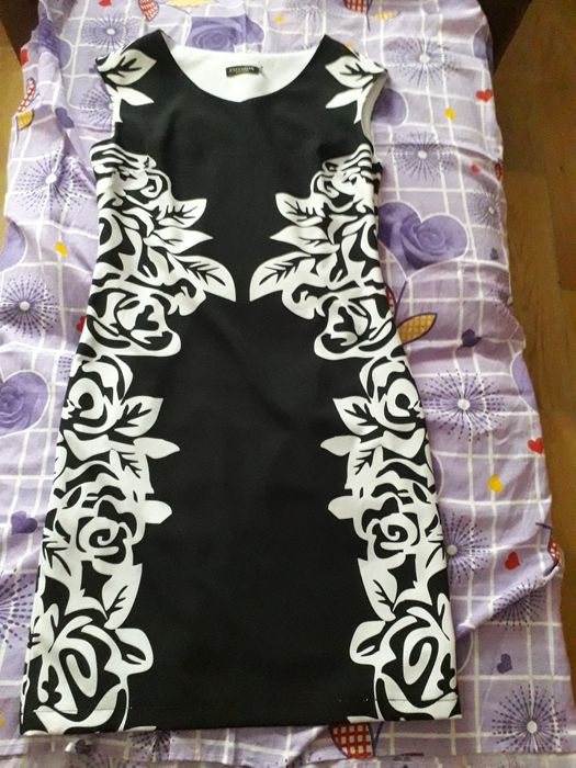 Rochie neagră exclusive