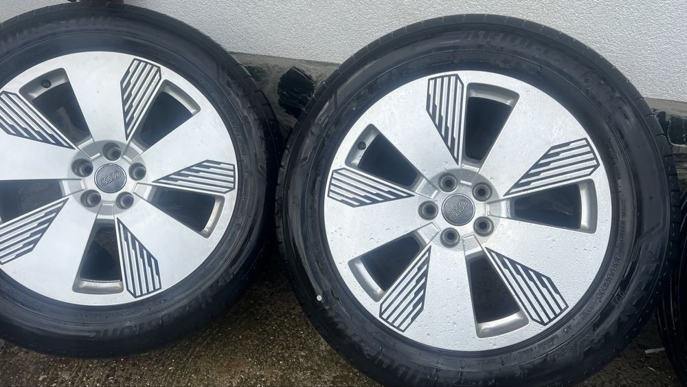 Джанти с гуми оргинални Audi Q7 e-tron