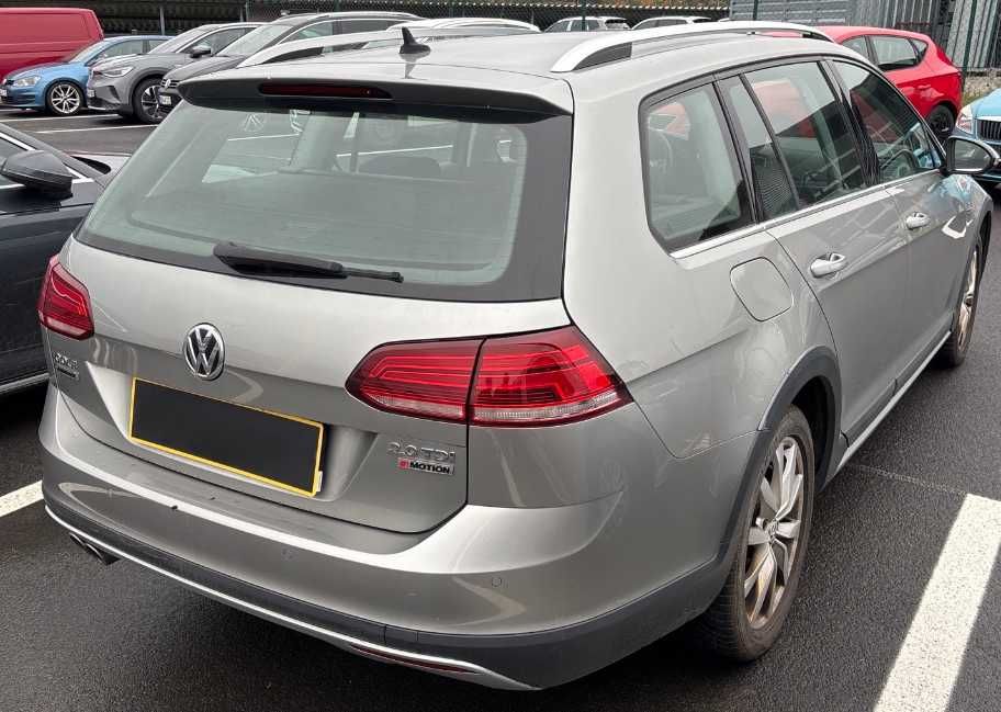 Volkswagen Golf VII 2.0 TDI BMT Alltrack DSG 4Motion Locatie Germania