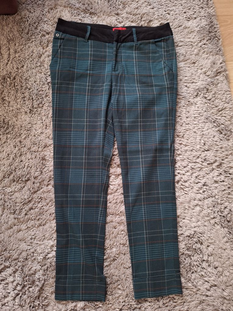 Blugi Esprit/ H&M noi sau aproape noi, 30 lei oricare 2 perechi!