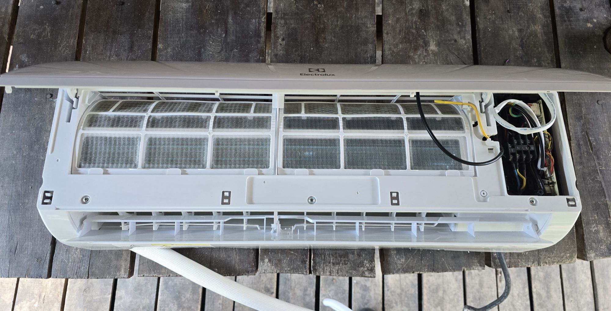 Aer conditionat ELECTROLUX EACS/I-12HEL/N8 EEC, 12000 BTU, A++/A+, Inc