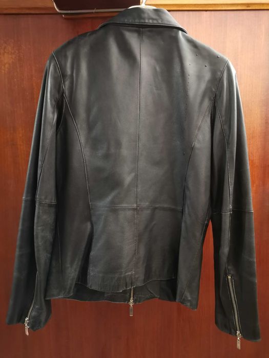 Продавам дамско късо кожено яке