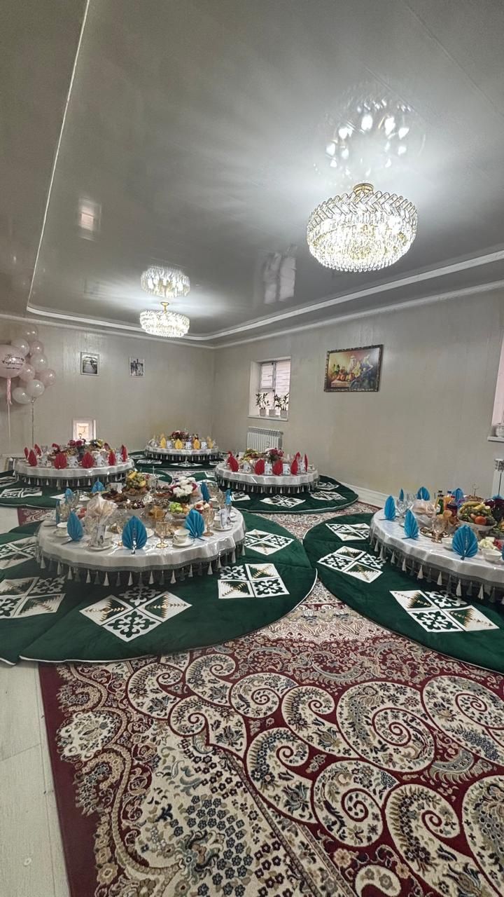 Сдается в аренту стол с корпеше /с посудой и без/