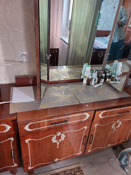 продам спальный гарнитур
