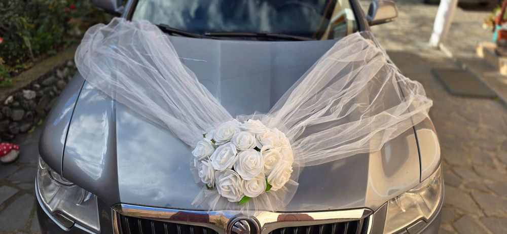 Decor Elegant Mașină Nuntă (Flori Artificiale) + 2 Pancarte "Bine Ați