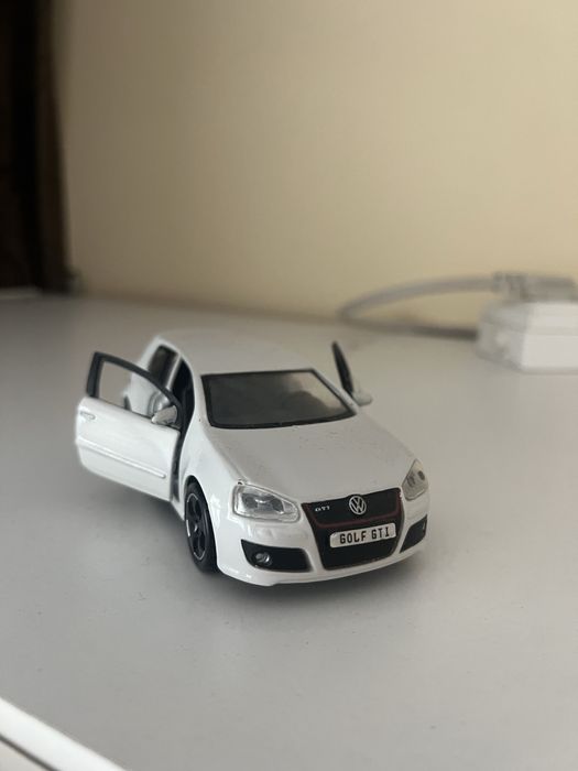 Jucarie golf 5 gti in miniatura