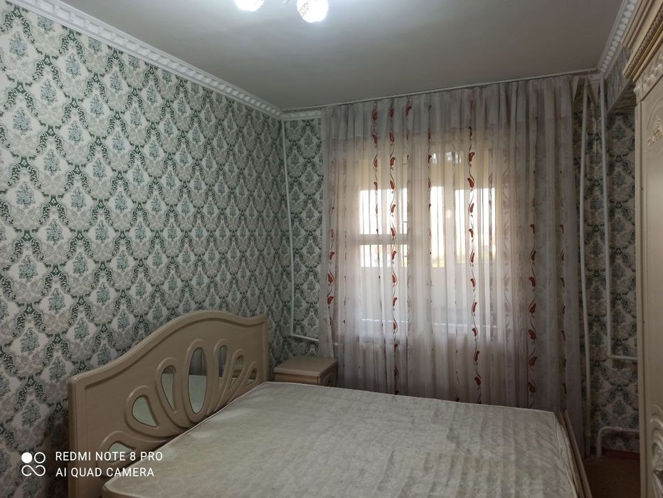 Трёх лестникдан 2 хонали Уй Марказий банк рупарасида. Жихозлари билан