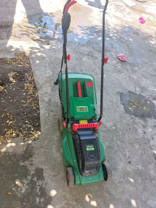 Mașină de tuns iarba