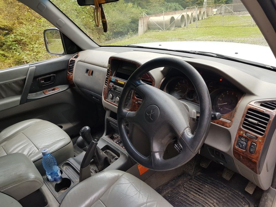 Dezmembrez mitsubishi pajero motor 3.2 mk3