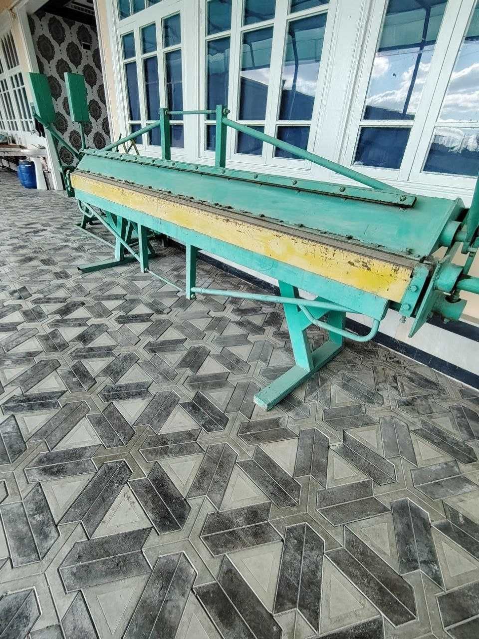 Tunikafon stanok sotiladi