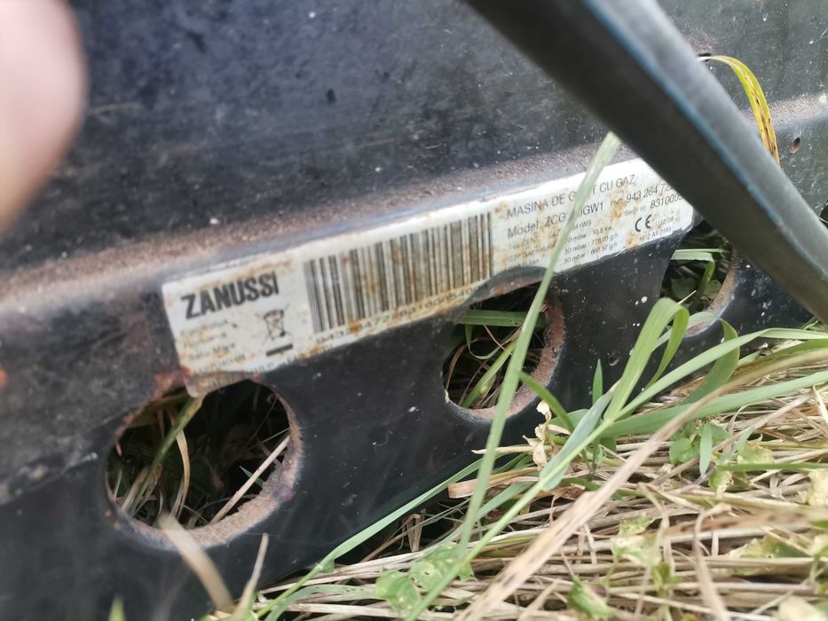 Aragaz ZANUSSI cu cuptor 4 arzătoare perfect funcțional