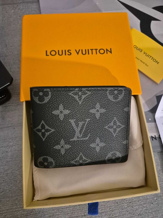 Portofel Louis Vuitton Monogram Eclipse –autentic, în stare impecabilă