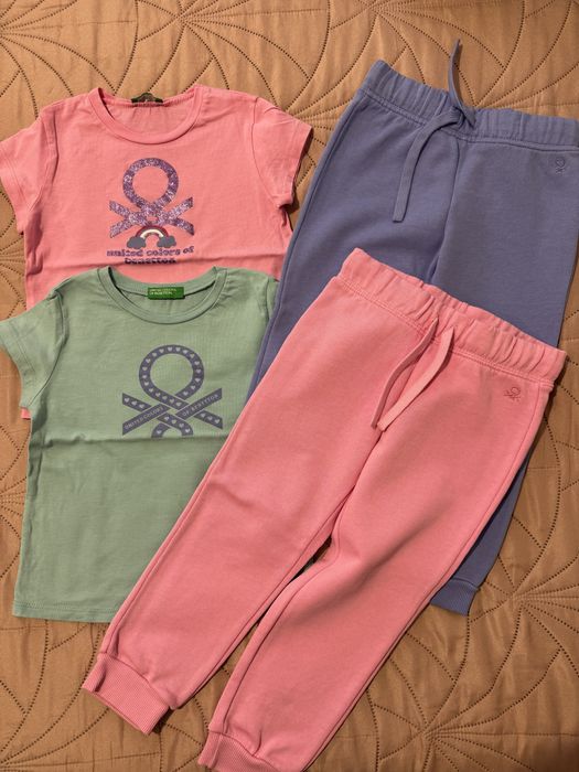 Benetton нови два комплекта долнища с тениски 104 3-4 годинки