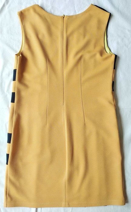 Платье горчичного цвета для девочки