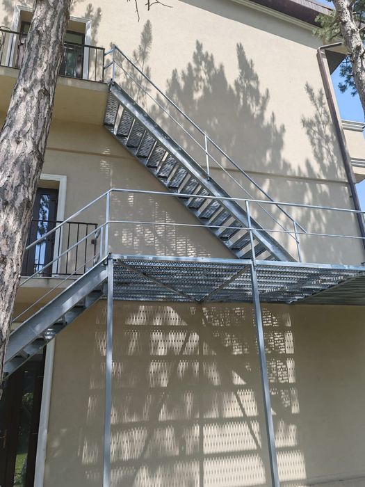 Scari metalice galvanizate