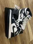 Jordan 1 Mid Obsidian Marime 44,5