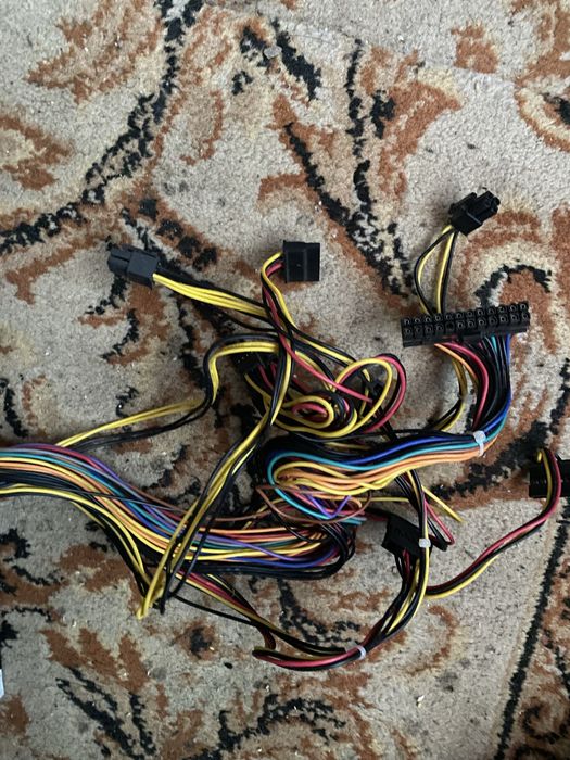 Vand 1 sursa pc defecta