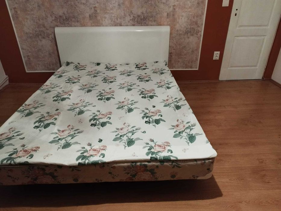 Vând pat dublu (1.5/2 m)