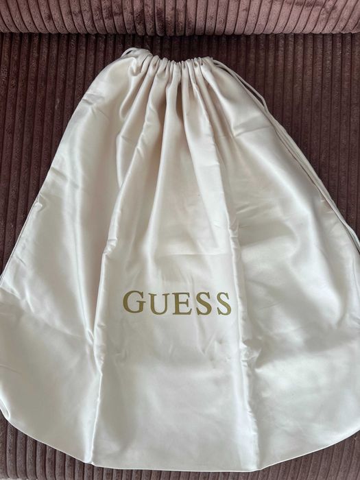 Оригинална чанта Guess