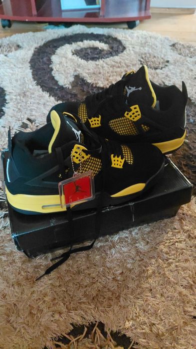 Jordan 4 yellow thunder