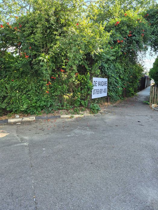 OCAZIE ! in centru langa primarie vand casa si teren 680 mp
